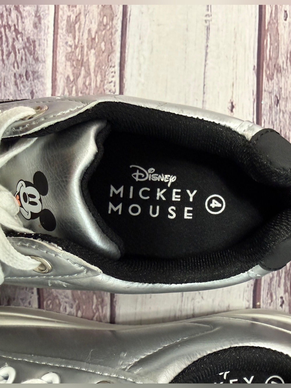 Limited edition Disney Mickey Mouse Big Kid Character Sneakers size 4 - Picture 8 of 8